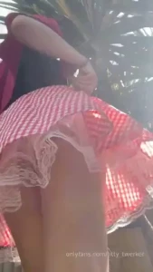 Lift my skirt up
