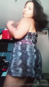 Me gusta mover el culo en vestido