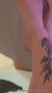 Eu sempre fico indecisa entre esmalte clarinho e esmalte escuro kkkkkk