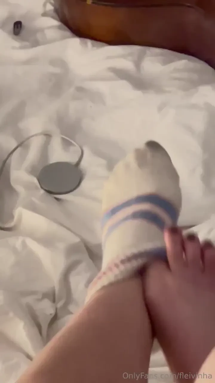 Fui na farm cia compra rem dio e molhou minha meia um pouco 