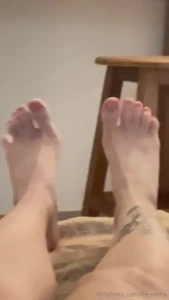 Tenho deixado sem esmalte esses dias mas to estranhando