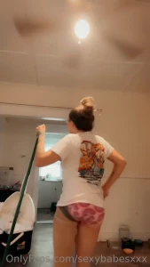 Just a little video singing and dancing in my kitchen while i clean if