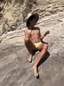Loving the warm weather https onlyfans com mikeyplus c1