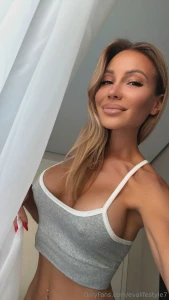 Beauty doesn t require effort it just lives inside me