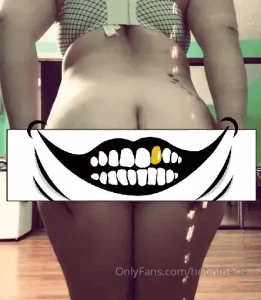Who wants to see my ass jiggle tip this post what you think my ass is
