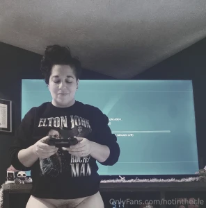 My brother got me the last of us part 2 for christmas uploading it part 1