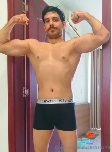 Hello to my fans here i am