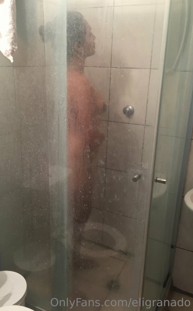 Do you want to see more of my bathroom 