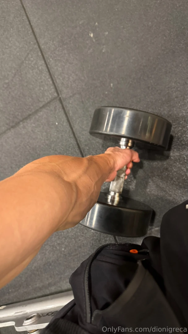 I ll share a day of my training with you baby tell me a little bit 