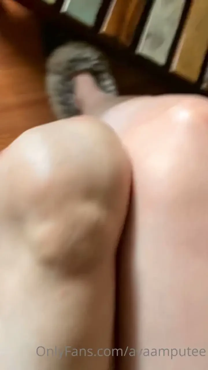 Such cute knee flexes 