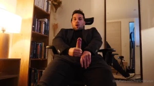 I had to have a quickie in the suit between a few meetings i know you