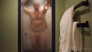 I ve been dropping bangers in the shower look at how big i am i m not