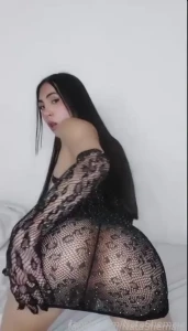 Rate my ass using only emojis i m running a free sub trial today https