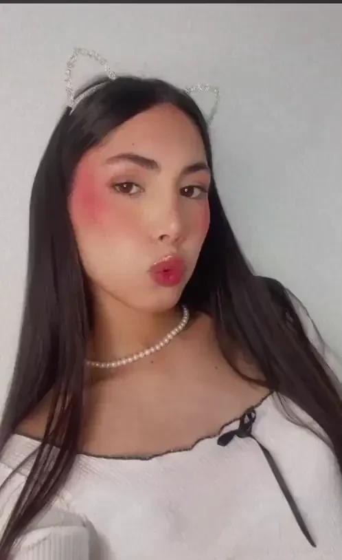 Just here to make your cock hard grab my free subscription daddy https 