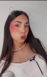 Just here to make your cock hard grab my free subscription daddy https