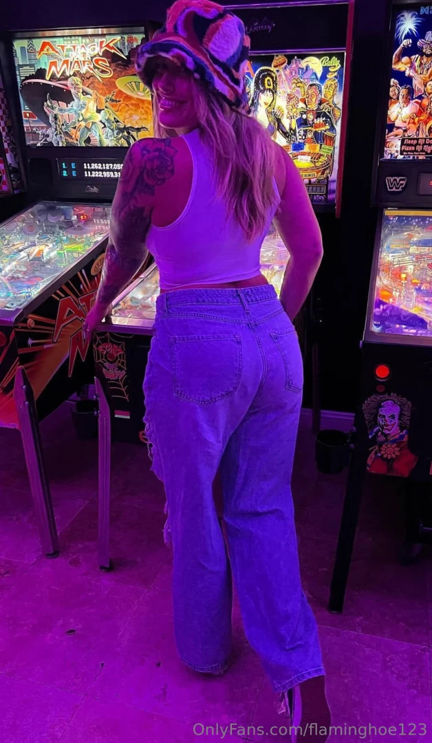 Bend me over the pinball machine orrrrr 