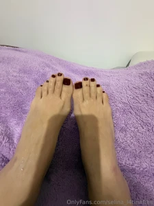 Empty your cock in my feets part 1