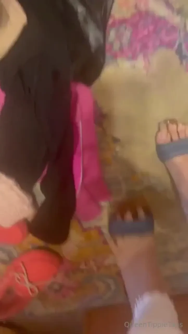Bare long toenails 