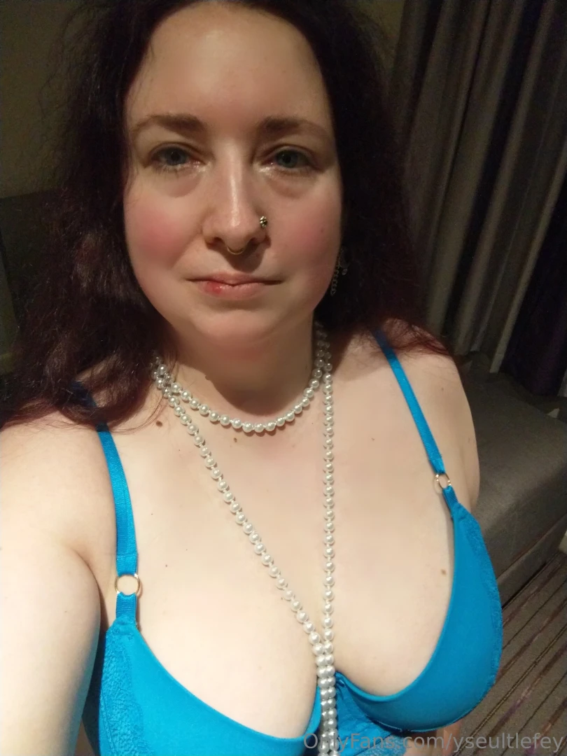 Got a new pearl necklace do you like it 