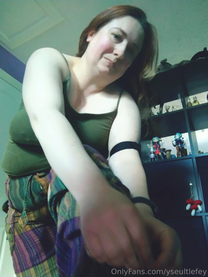 Can anyone spot the wardrobe malfunction my larp trousers have seen 