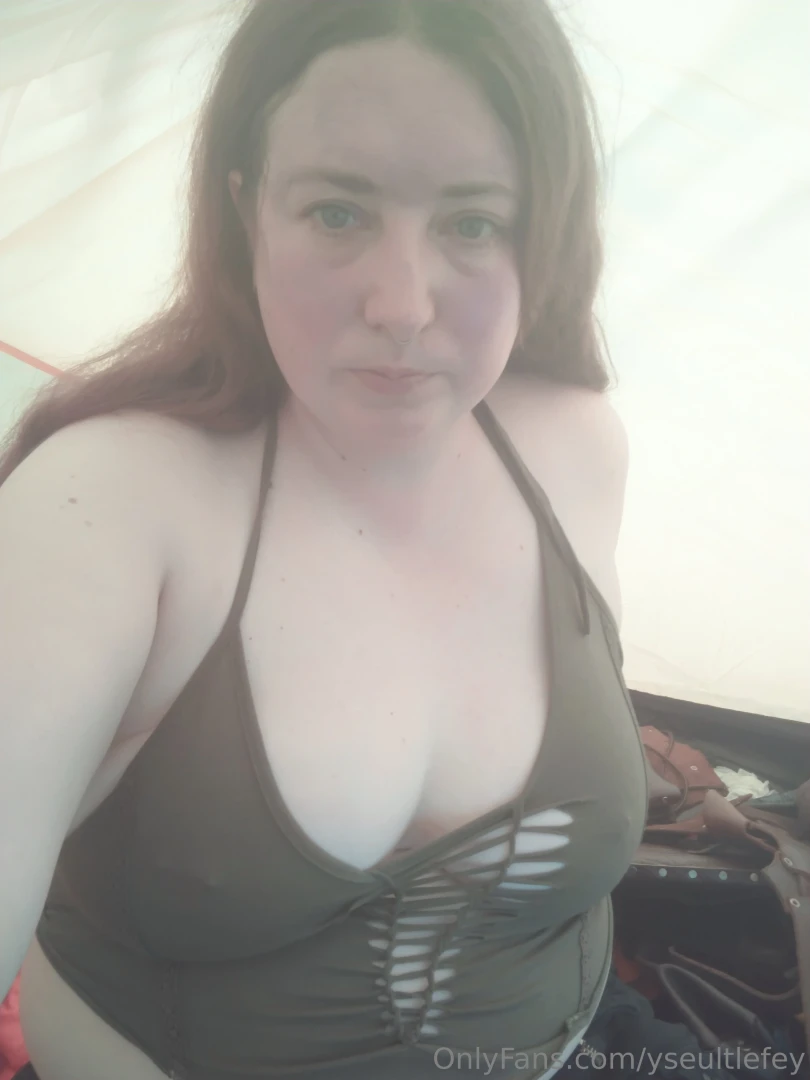 Hiding in my new tent while i get ready for larp 