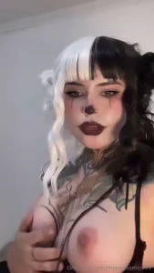 Contenta a esta triste y caliente payasita