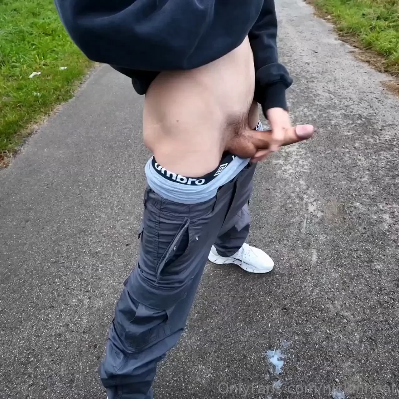 Hey folks yesterday on my way home from work i was really horny and 