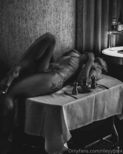 B amp w rate these photos out of 10 and message me why xx