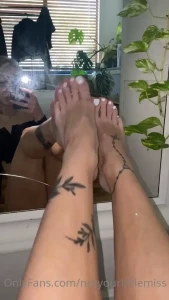 Love my cute little feet i need someone to rub them