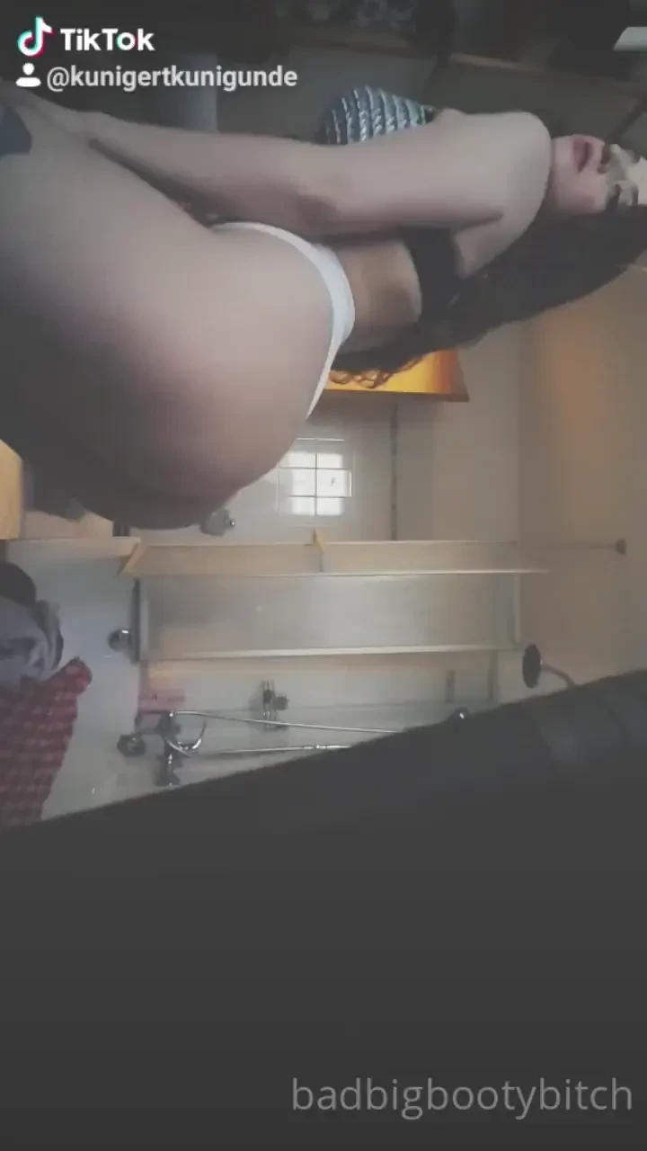 First try at twerking in front of cam and dancing 