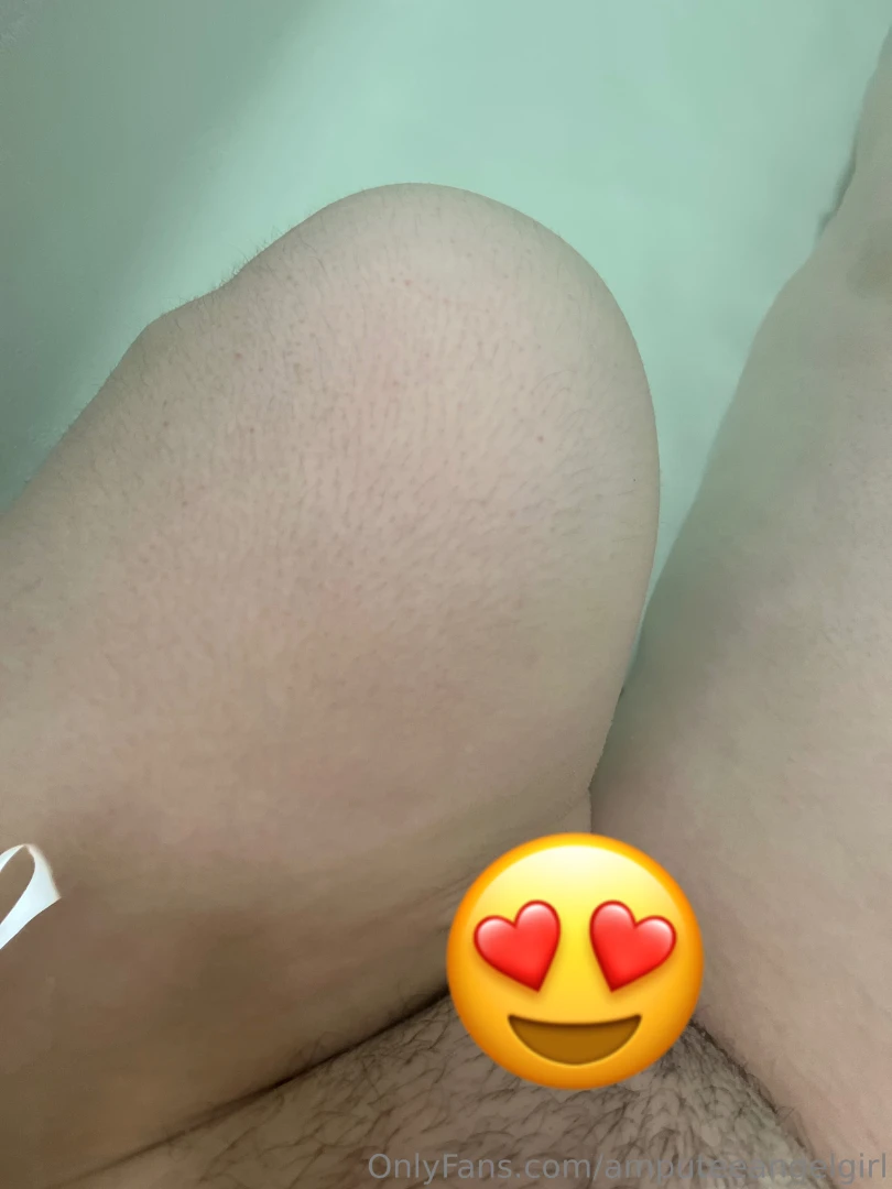 A long day means a long bath time to relax and let this stump rest 