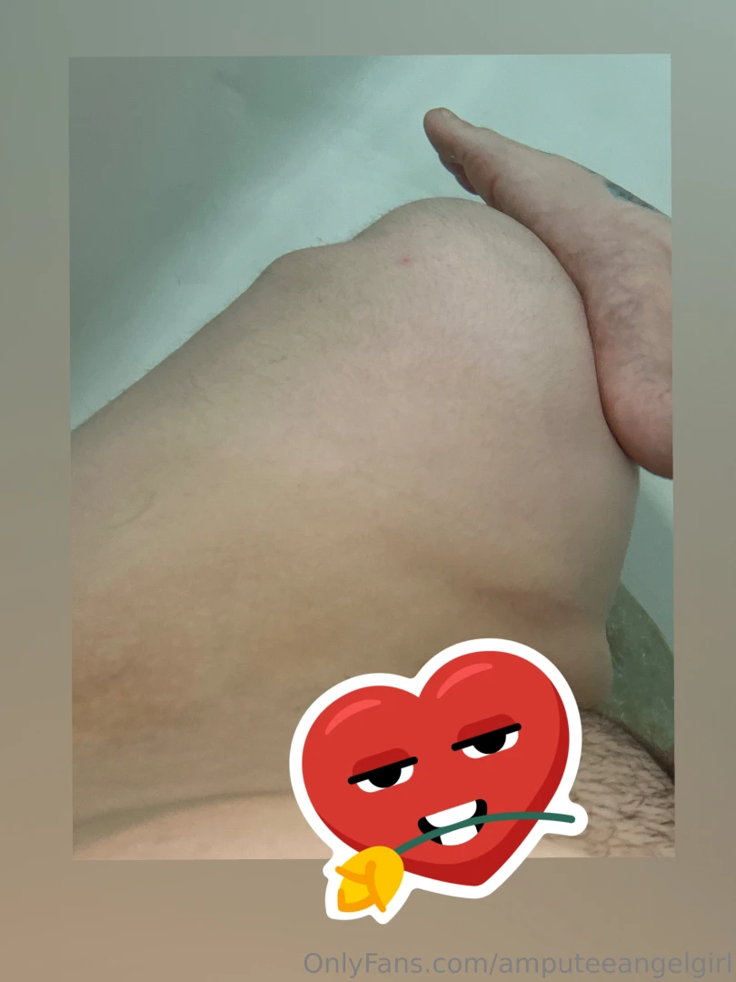 Days off mean lounging in the bath stump foot and happy 