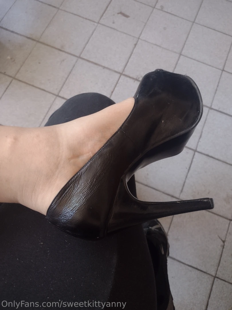 I found these heels and they actually don t look that bad maybe i ll 