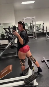 Who s hitting legs today