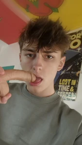 Got a new toy who wants to see me use it on my tight hole