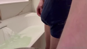 Wanna see me take a bath x part 1