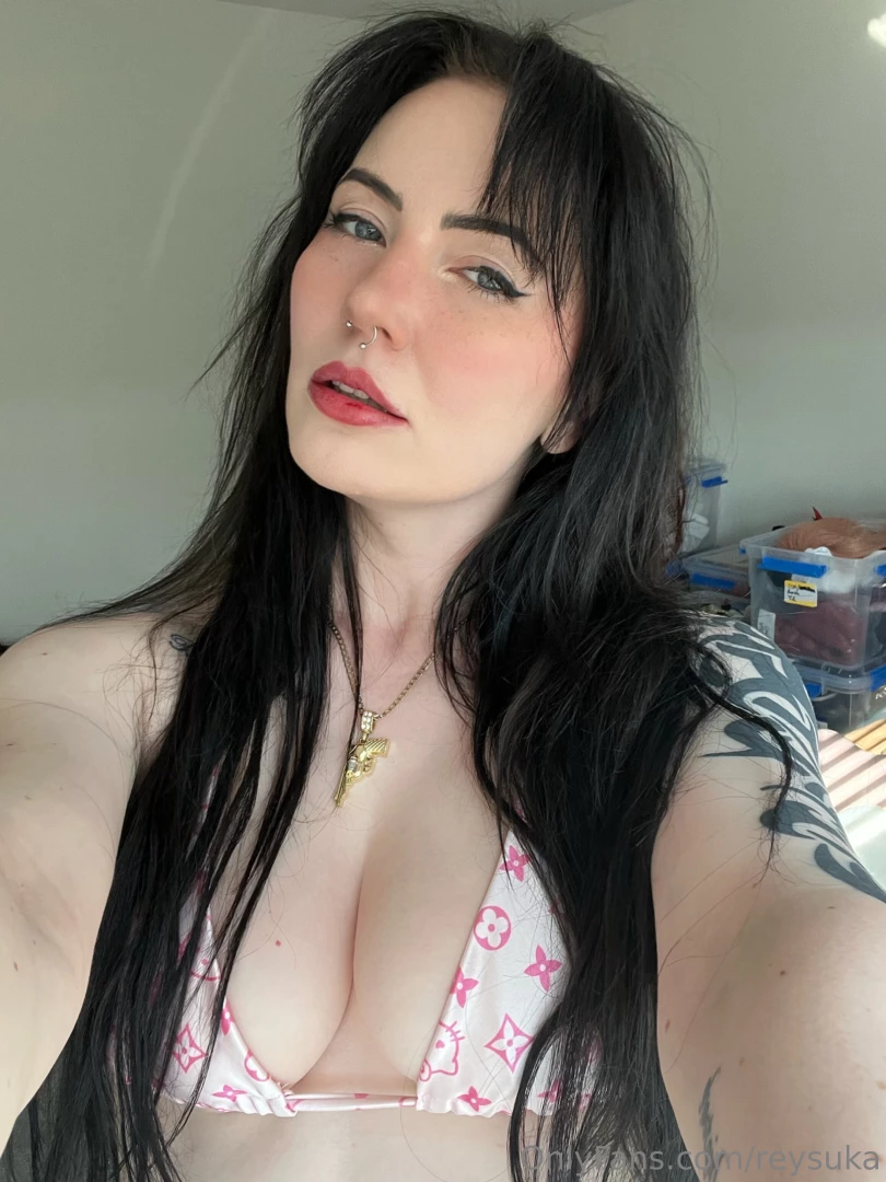 Guess who s going to the pool 