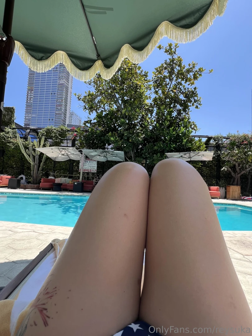 The view between my thighs is even hotter than the sun today 