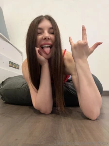 I was flipping through my phone while waiting for a cab i think it s