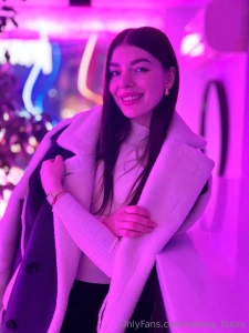 I want to do a manicure but i can not choose the style and color i