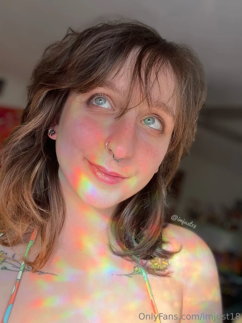 I d sure love a big load on this pretty face 