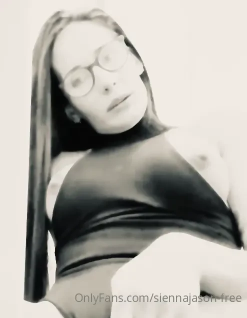 Fuck i get so horny when i make content dm me for the full un-cropped 