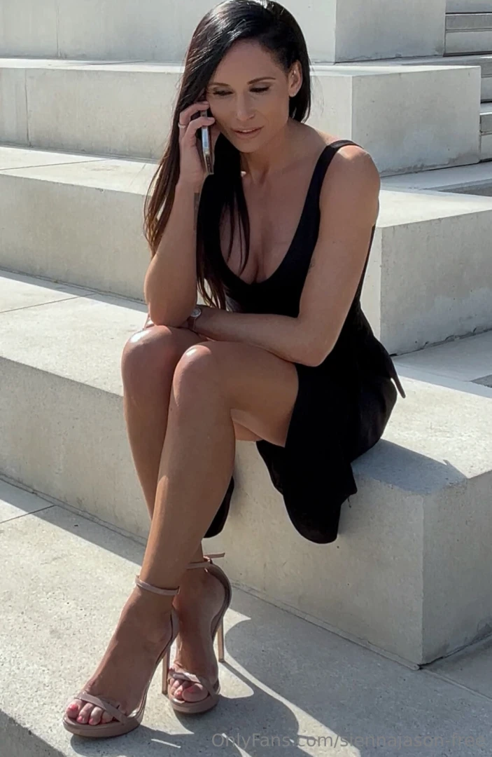 Waiting for the guy to come and make bg content with me i told him i m 