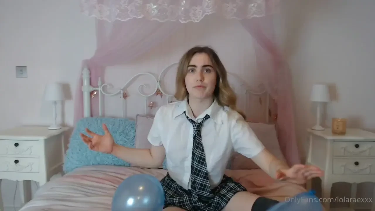 School girl balloon-fetish play 
