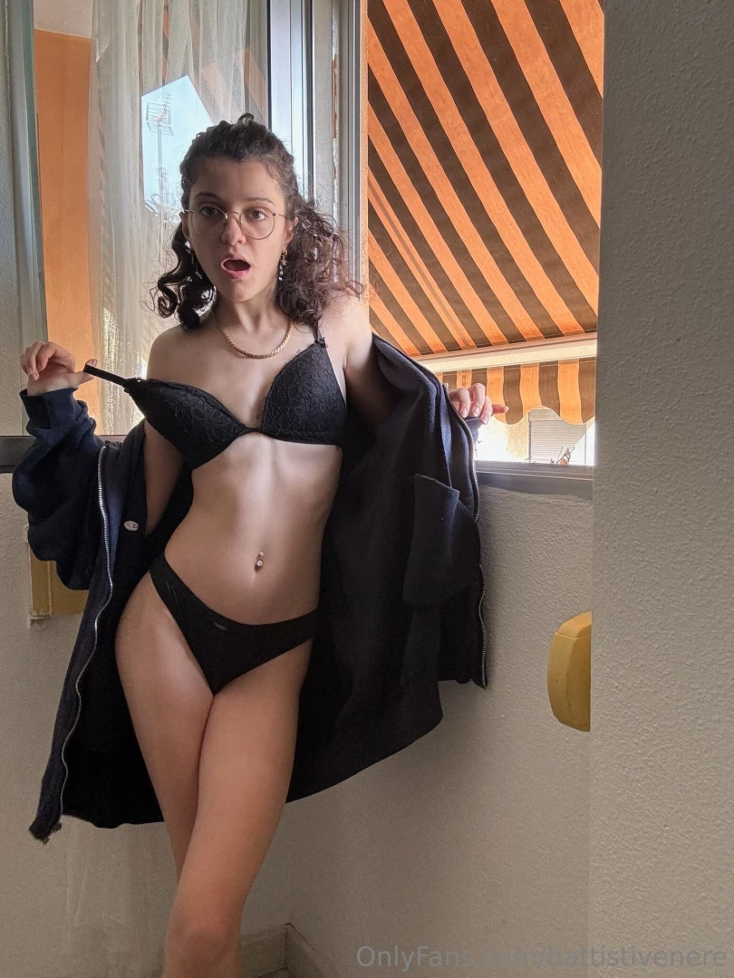 Oops did i just slip this strap down for you wanna see how much 