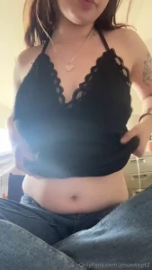Full vid 34 sec 10 playing with my big boobs in the shirt u guys chose