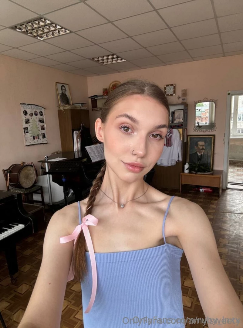 Bella moore is wet right now lusty princess bella moore wants to share part 116 