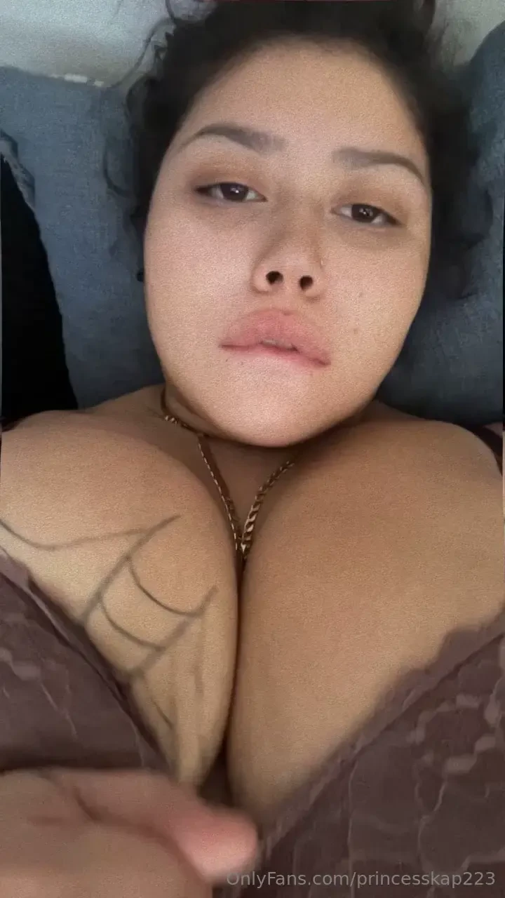 Sorry my hair is messy today 