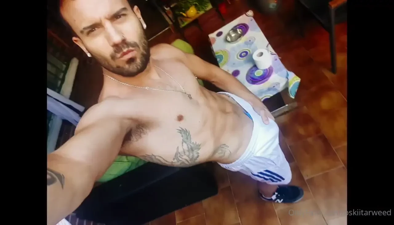 Vienes a jugar conmigo estoy muy cachondo 