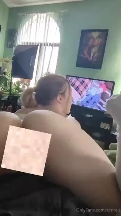 Watching anime with your gf pov but she can t stay focused 15 minutes 